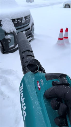 マキタの電動スノーショベルで雪かきの楽しみ