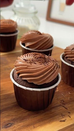 Super Moist Chocolate Cupcakes Recipe 🍫 #baking #chocolatedessert #cupcake
