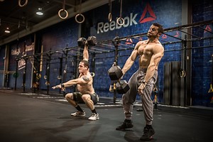 10 Dumbbell CrossFit Workouts for the Hotel Gym - Fittest Travel