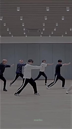 NCT Dream's Synchronized Dance Routine in Studio
