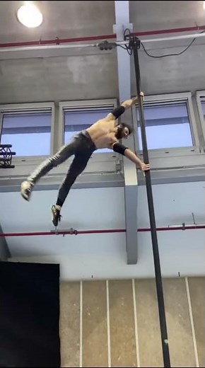 Guy Shows Amazing Acrobatic Tricks on Pole - 1183192