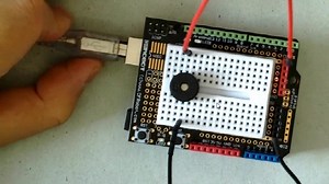 实验5，蜂鸣器的工作原理