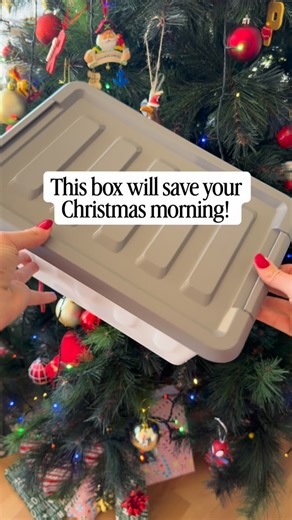 Kylie | Juggling Kids, Coffee & Biz on Instagram: "Here’s your Christmas morning tool box + some fun! 🧰 - A variety of batteries to go into those toys needing a little charge! - Scissors to open some tricky packaged gifts - Allen keys, screwdriver etc - Little bags to keep all the extra parts of gifts that you may need to keep together and store - Sticky tape, because you always need it! - Polaroid camera for everyone to enjoy taking some candid shots of their joy and special gifts 🎁 - Extra c