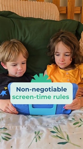 Here are 5 important screen time rules we stick to in our house: 📅 Screen time is scheduled and limited. Our kids know exactly when it starts (always after dinner) and how long they get. We set a timer ⏲️, and when it goes off, that’s it. No surprises, no back-and-forth. This one shift cut down so many arguments. 👀 Screens stay in shared spaces only. No screens in bedrooms or bathrooms 🚫🛏️🚿. We just found it helps everyone sleep better 😴 and keeps things more out in the open. It’s easier t