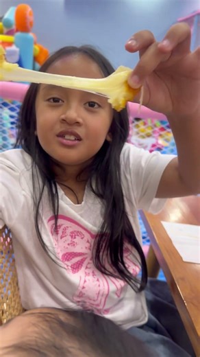 Kakak bocil makan kroket mozarella