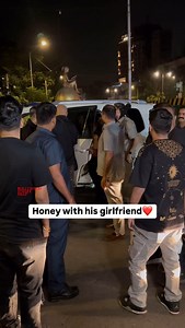 Honey Singh arrives for a cozy dinner with his girlfriend at a popular Mumbai restaurant—setting the evening vibe! 🍽️✨ #DinnerDate #honeysingh #bollywoodstreetsnap #actress #fashion #bollywood | Bollywood Street Snap