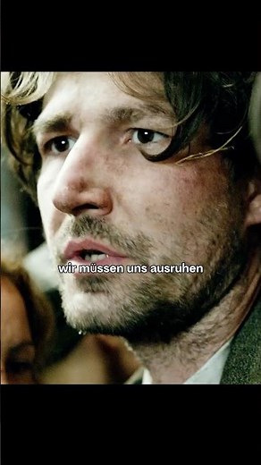 Die Frau stellte fest, dass mit dem Zug etwas nicht stimmte.||Film:Unsere Mütter,unsere Väter #film