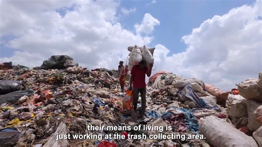 Searching through rubbish is a way of survival at the Koshe dumpsite in Ethiopia. Any toys children may have were once found on the rubbish heap. So when shoebox gifts filled with brand new toys arrived, hearts were overwhelmed. For many, it was the first gift they had ever received.🎁 We praise God for the hope of Jesus shared through every shoebox! 🙏 | Operation Christmas Child UK