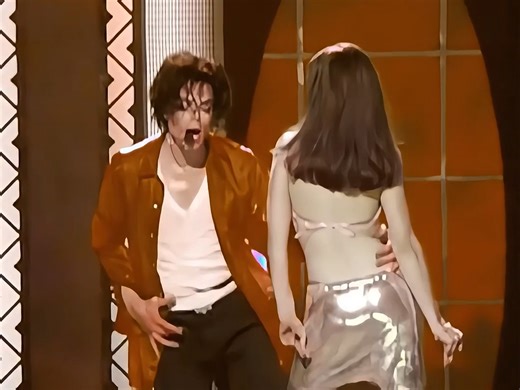 神级现场！20岁阿德里亚娜·利马给#迈克尔杰克逊伴舞，堪称流行乐与时尚碰撞的盛宴