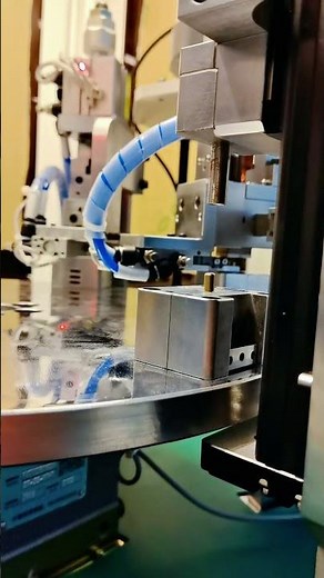 Crown spring automatic assembly and end detection integrated machine.