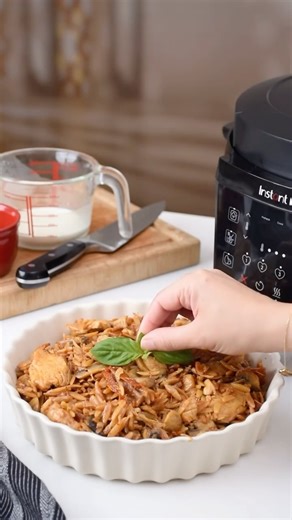 Instant Pot Middle East on Instagram‎: "⁨ ⁨ رمضان على الأبواب، كل عام و انتم بخير ✨🌙 وصفاتنا السنة دى أذكى و أسهل مع instant pot . تعرفوا على Instant Pot Multicooker XL — جهازكم المتعدد الاستخدامات في المطبخ! اطبخوا أسرع وأسهل وأكثر كفاءة مع 7 وظائف في جهاز واحد، سعة كبيرة 7.1 لتر، وسطح sauté أوسع. من وجبات قدر واحد لدجاجة كاملة، استمتعوا بطعم لذيذ مع طاقة أقل وجهد أقل. و وصفة اليوم MUSHROOM CHICKEN ORZO 🍄 وصفة رمضانية بطعم غني، تُحضَّر بسهولة وفي قدر واحد باستخدام Instant Pot multi cooker ✨ ا
