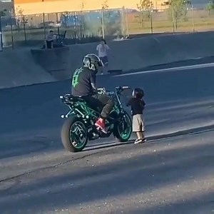 Big Respect! 🙏🏻❤️ Credit : @scottysmash | Life On Two Wheels