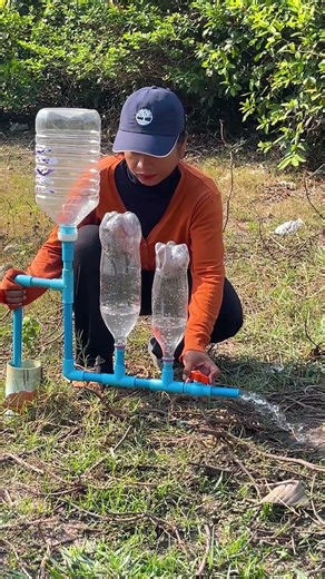 How to made impressive manual water pump from plastic bottles life hack at farm.#diytip #farming
