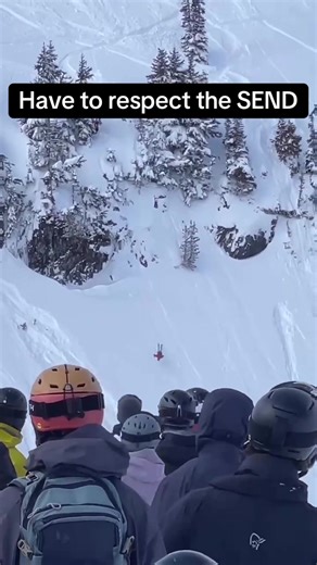 #2 of 2025: Crowd is respecting the send of the year! 🫡🚀 Credits: @gerardgarciaski #skiing #freeskiculture #freeskiing #freeride