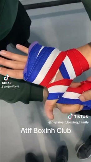 How to Put on Yourself Boxing Hand Wraps #video #selfdifence #boxingmoves #boxingequipment