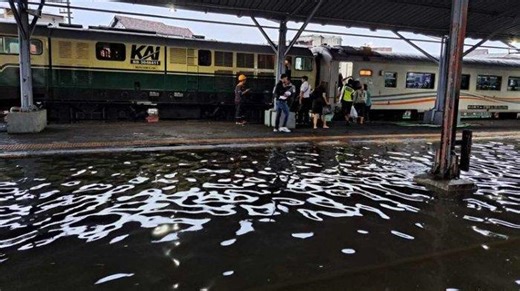 Dampak Banjir Semarang, SPBU Berhenti Beroperasi Sementara hingga Jalur Pantura Macet 16 Km - Tribunnews.com