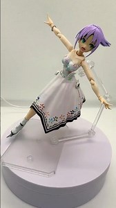 She’s skating… but she’s plastic.