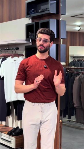 تیشێرتێکی مۆدێرن و سادە لەگەڵ دیزاینی شەپۆلی نەرم، کە شێوەیەکی تایبەت دەدات لەگەل لەبەرکردنیدا. گونجاو بۆ ڕۆژانە و ستایلی شیک 📍 Bay Deniz Group Furqan Luxury | Bay Business | PAYO | Bay Deniz Bay Deniz Group proudly serves you across Kurdistan and Iraq with 21 branches. 🕙 Working Hours: Saturday – Thursday: 10:00 AM – 12:00 Midnight Friday: 2:00 PM – 12:00 Midnight Our professional and experienced team is committed to delivering the highest level of service. Our branches introduce new collecti