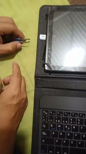 HOW TO PLACE THE CHIP ON YOUR MEDIAPAD T2000 TABLET