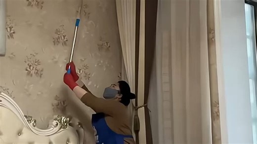 CLEAN-2000油污清洁剂，深层去污不伤手，灶台缝隙、锅底焦渍一喷即净，厨房保洁高效省心，家人更安心。