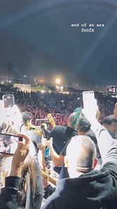 Feat de milhões! A banda Nofx, que em breve irá se aposentar, fez um show ontem de despedida que contou com outras bandas como o A7X, SUM41, Offspring, Rancid, Face To Face, Bad Religion, Pennywise, Code Fendants, Circe Jerks, Rise Against, The Bronx, Mxpx, dentre outros nomes ainda não confirmados. Um encontro de grandes nomes celebrando o legado dos grandes do punk! 📽📸: Valary Dibenedetto Sanders | Jimmy Sullivan BR