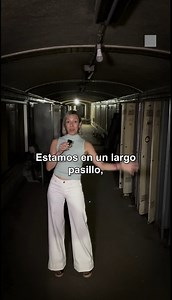 😮 ¿Sabías que en las entrañas de Metro se esconde un largo pasillo que conectaba dos de las estaciones más importantes de la red? 🚇 Hasta 1978 los viajeros lo usaron para moverse entre Noviciado (L2) y Plaza de España (L10) y tras su clausura se utilizó como vestuario para los primeros vigilantes de seguridad de Metro. En 1990 se cerró definitivamente, aunque todavía se conservan hasta las taquillas. 😉 ¿Quieres verlo? #conocemetro #metrohistorico #metro #metromadrid #metrodemadrid #madrid #hi