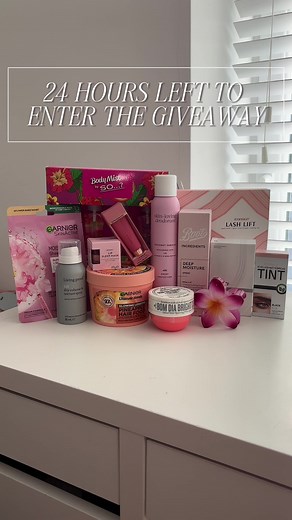 ‼️24 HOURS LEFT TO ENTER THE GIVEAWAY‼️ Go to my pinned video and read the caption on how to enter 🤍 #giveaway #giveawayendssoon #24hours #giveawaytime #soldejaneirogiveaway #beauty #CapCut