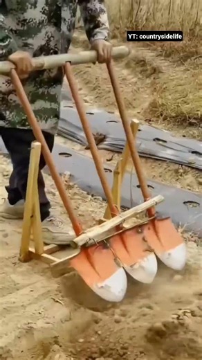 ​🚜🌱 Multi-Spade Manual Plow Demonstrating Deep Soil Tilling