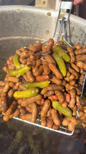 🥜☀️SATURDAY ☀️🥜 Come shop & eat local with us today at Bluebelle Local Mercantile with Freaky Fries 🍟 🥜 = 💚 🕥 10:30 AM - 2:30 PM EST or sold out 📍 2301 Airport Thruway a, Columbus, GA 31904 We’re bringing: 😎OG/ ORIGINAL 🔥CAJUN 🥒 DILL’D & DANGEROUS 🫒 🧂SALT & VINEGAR HEAT 🔥 🧅 SOUR CREAM & ONION 🍖 SWEET HEAT BBQ $5 per 16 oz cup $9 per quart / 32 oz cup 4 quarts for $30 ✨FREE SAMPLES✨ Text us 334.707.5322 #boiledpeanuts #nutplug #columbusga