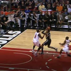 Despite everything, little Nate Robinson couldn’t beat a giant… Nate Robinson was one of the NBA’s shortest players. However, his agility and ability to jump would turn him into the most powerful card in the slam dunk contest, which earned him a new record, with a staging that turned into an icon. However, there was an obstacle that Robinson was unable to overcome. | Rebound