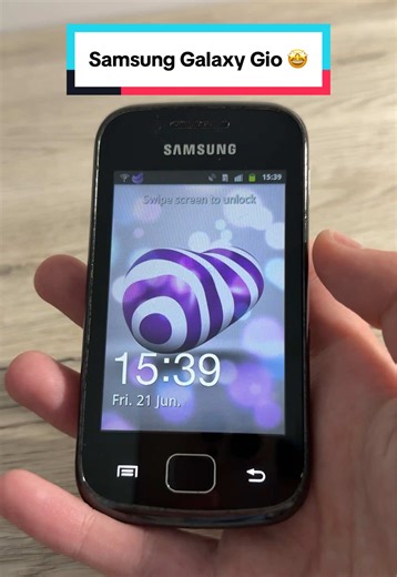 Samsung Galaxy Gio on Play.PL firmware 🤩 #samsung #oldphone #oldphones #techtok #2010sthrowback