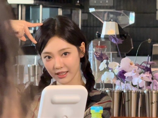 宁艺卓当一日咖啡厅店长粉丝哪还有心思喝咖啡看她那张脸就足够了