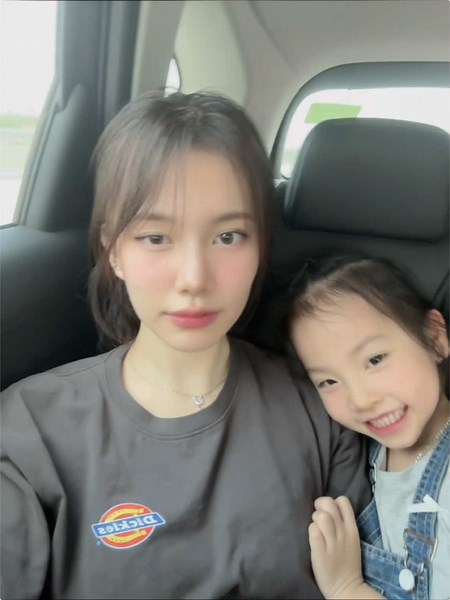 kệ đứa bên cạnh đi