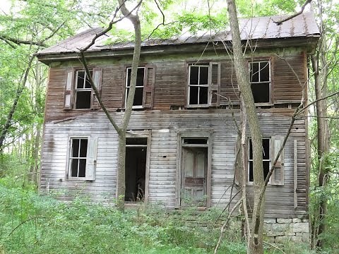 A beautiful old Abandoned house in the woods