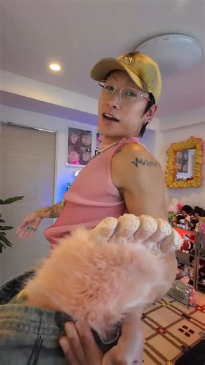 Yuma Kardasian on Instagram: "かわいいバッグをゲットしました🌸❤️ . . . . #fashion #mesnfashion #ootd #outfit #洋服 #y2k #streetstyle #outfitinspiration #selfie #gay #tokyo #tokyolife #ファッション #ストリートファッション #コーデ #おくっく大先生"