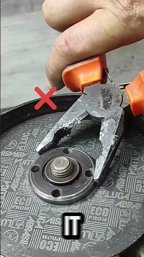 How to Remove an Angle Grinder Disc Without a Tool!