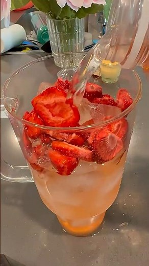 PINK DRINK EASY RECIPE✨🍓🥥💕#pinkdrink #diy #starbucks #asmr #refreshing #shorts