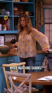 Duun dun… duuuun dun… duuunnnnnnnn dundundundundundundundundundun 🦈🦈🦈 #Friends #RachelGreen #MonicaGeller | Comedy Central UK