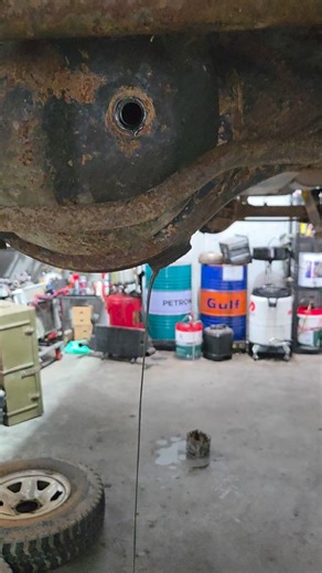 1.8K views · 44 reactions | If your front diff oil looks like this, your inner axle seals have failed and the oil is mixing with grease. Time for a Swivel hub rebuild . . . #toyota #landcruiser #60series | Horizon Early Landcruisers | Facebook
