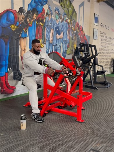 Marc Hector - IFBB PRO - Online Coach on Instagram: "Back and biceps, with some changes … So my usual Thursday training session is now back and biceps. Depending on how my day looks, will determine if I train more local to me or travel a little further. Generally my exercise selection stays the same with the muscle groups I am working, but it can change; A - what gym I am at and B - how my body feels. Today seen me make some changes. I always start my back sessions with a horizontal row exercise