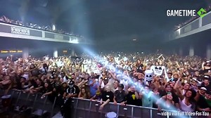 The Mannequin Challenge has gone pro. You might become part of it at your next game or show 😱 #MannequinChallenge | Gametime