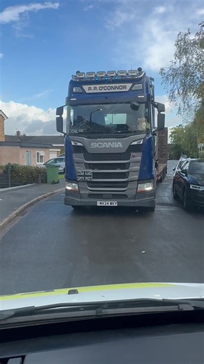 Delivering to Housing Estates: Tips for Safe Reverse Parking
