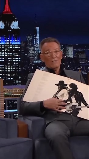 Bruce Springsteen has confirmed that it is "Sways" not "Waves". It was the Boss who wrote the song, recorded the song and sang it with the lyrics "Sways" at his concerts for almost 50 years. So, that's the fact ✌ #madrid #classicrock #dancinginthedark #rockandroll #brucespringsteenfans #bornintheusa #pennsylvania #brucespringsteenlive #1970smusic #theboss #manitoba #rome #brucespringsteen #sunderland #1980s #brucespringsteenconcert #italy #spain #uk #philadelphia | True Rock Army