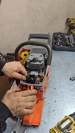 45K views · 378 reactions | Husqvarna 61 Motorlu Testere tekleme Yapıyor Stop ediyor?? Sizce çok nadir olan Arıza nedir?? #husqvarna61 #motorlutestere #harunkaya #tamirattadilat Part 19 | Harun Kaya | Facebook