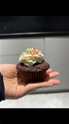 MEJA'S CUISINE 👩🏻‍🍳 on Instagram: "Lava Muffins 🧁 @passable.sh.p.k @dr.oetker_deutschland"