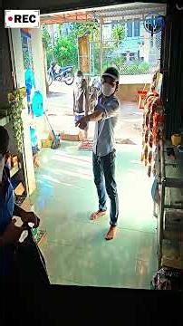 CCTV Captures Brazen Daylight Money Scam.