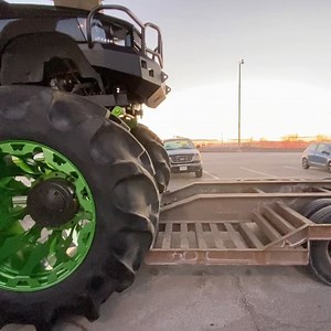 The biggest & Baddest Diesel MegaTruck yet. Man you can’t even imagine how big this is tell you standing next to it. The thing is that he took the shocks out to get it this low to haul it. 14.2 Feet when it’s all Jacked up. Wow @highrollermegaram @deselsmudranch @allspeedexpo @jaredrileykirkendoll @dieselglover @dieselmotorsports @northeastdieselservice #megatrucks #mudtruck @megamudtrucks #diesel #dieseltrucks #diesellife #commonrail #commonraildiesel #cummins #cumminspower #cumminspower #cummi