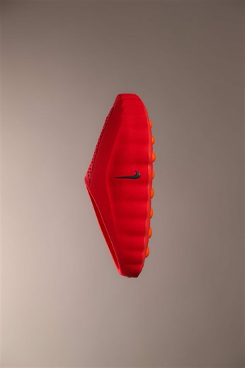 UNBOXING the Nike Mind 001 in the solar red color way ☀️ If you want to see what I think about these on feet, look at my caption from yesterday’s post. But we have a solar red up next‼️ To be honest, I thought these were more of a university read and was a little more pumped for that color way. These are a bit bright for me as I like my slides to go with every outfit. Doesn’t take away from how cool they are for those that like shoes that stand out. I have the grey pair coming in the mail and I’