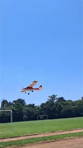 Low passes e pouso do FMS ranger.