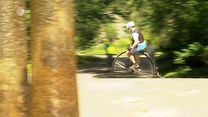Wer von euch hat so einen Drahtesel? Her mit den Beweisfotos! 200 Jahre nach dem ersten hölzernen Laufrads des Freiherrn von Drais geht es heute bei #sonntags um Geschichten rund um das Fahrrad. Der 95-jährigen Anton Plank hat über 110 000 Kilometer per Rad zurückgelegt. Neugierig? Gegen 9:03 Uhr ZDF einschalten oder hier klicken: http://sonntags.zdf.de | 37 Grad